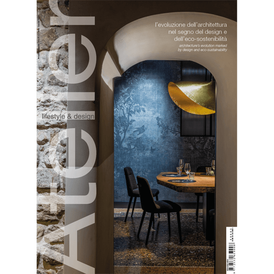 Tabula è fra i protagonisti del restyling del ristorante più prestigioso di Udine: il Vitello d'Oro. Un progetto firmato Visual Display e pubblicato sulla rivista Atelier.
Per la stanza più esclusiva del Vitello d'Oro, storico ristorante nel cuore di Udine, Tabula ha realizzato un tavolo in Platano lungo 5 metri, destinato ad accogliere le situazioni conviviali più importanti. Lo studio di interior design Visual Display, noto a livello nazionale e internazionale, ha scelto il fascino del pezzo unico e della realizzazione completamente artigianale...